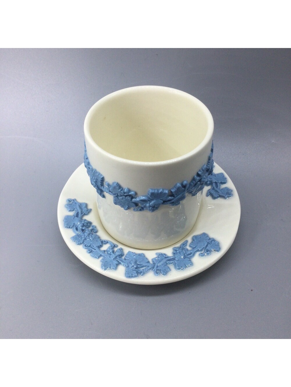 Small Set Cigarette Jar Ashtray Wedgwood Etruria Barlaston Embossed Queen Ware